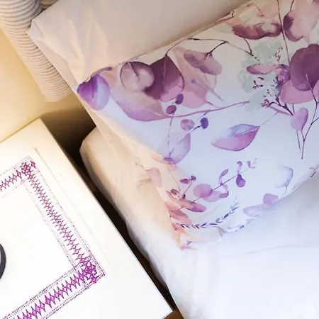 Yellow Bike House * Lefkími